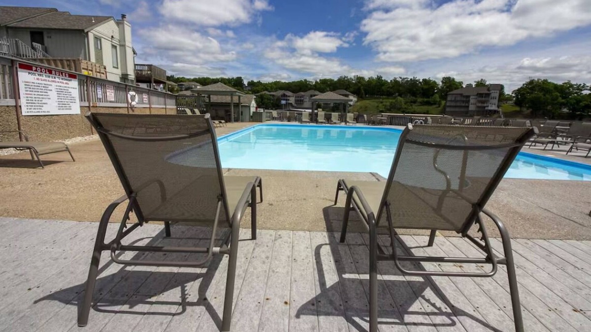 Village of Four Seasons Condo | Four Season Lakeview Condo 2BD/2BA/Balcony/Pools/Hottub-Near Everything-4PP