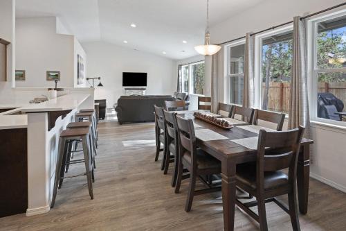 Oregon Water Wonderland House | Four Seasons Retreat