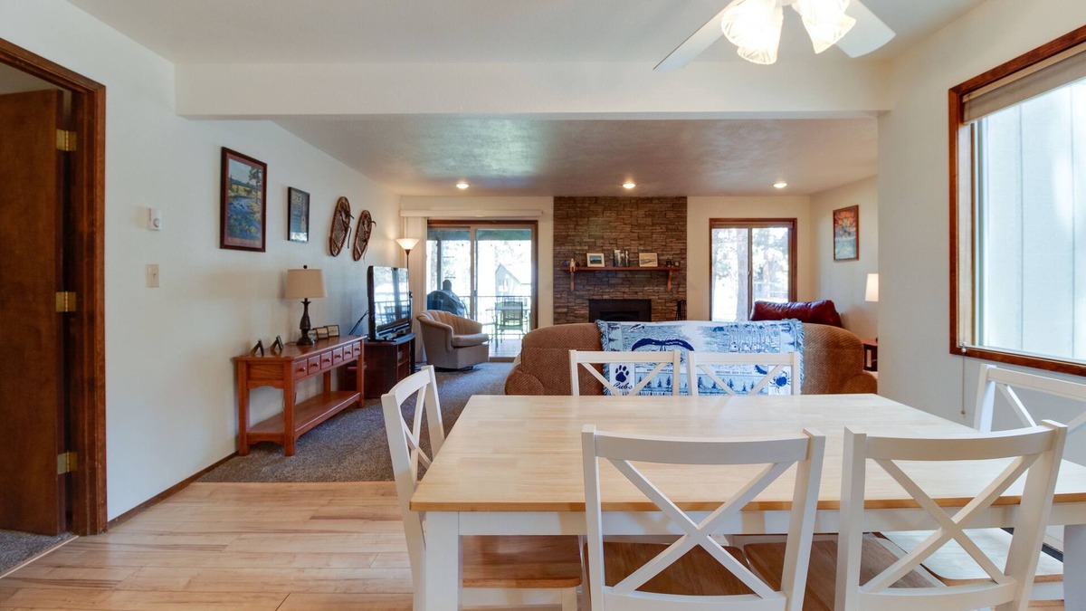 Sisters Condo | Fourth Sister Getaway Condo 2 bdrm 2 bth sleeps 6, fireplace, community pool/spa
