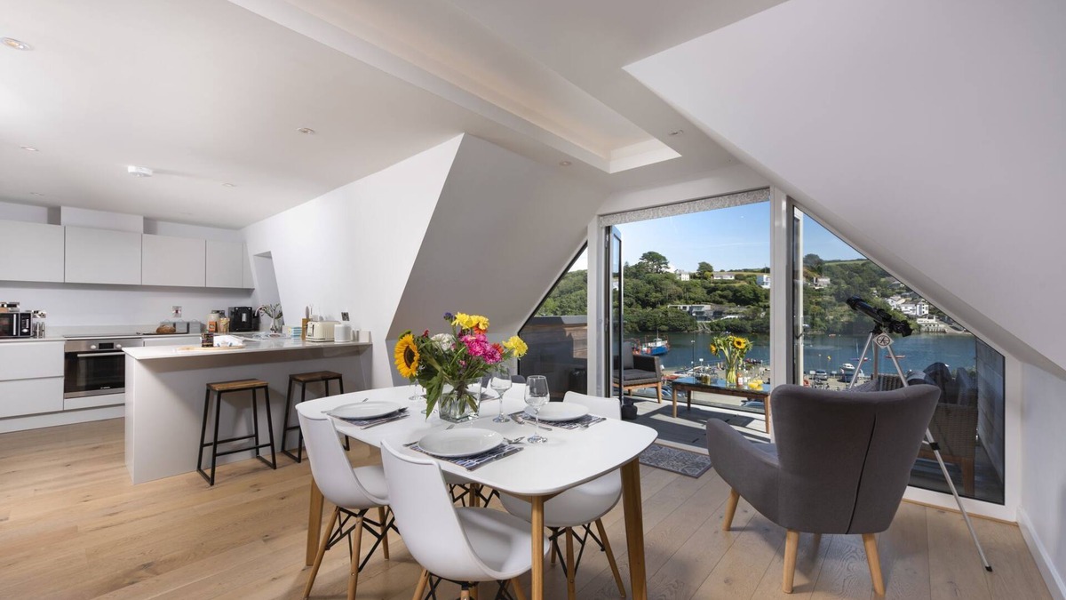 Fowey Apartment | Fowey Penthouse - a beautiful penthouse apartment with fantastic river views of the harbour town of