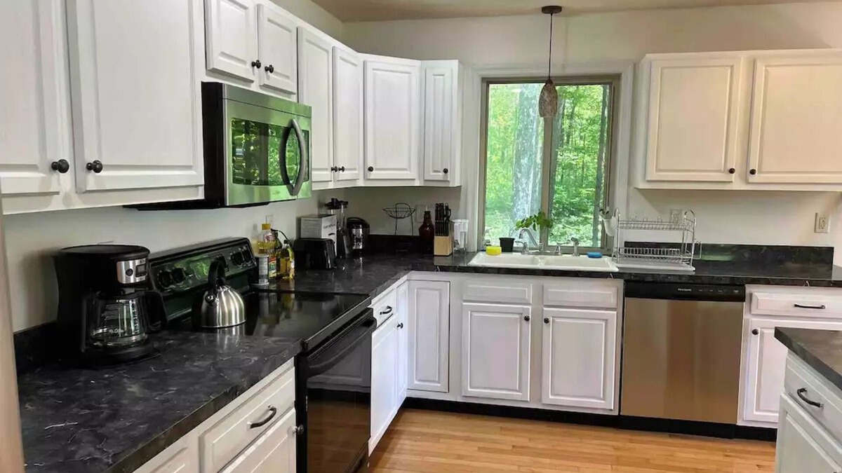 Linden House | Fox Hollow - Walk to Winery! Close to Shenandoah