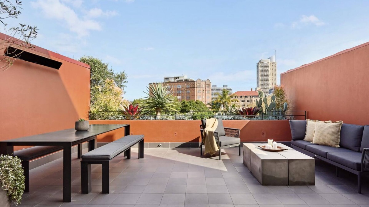 Elizabeth Bay Apartment | Fox on Macleay is a Two Bedroom Apartment