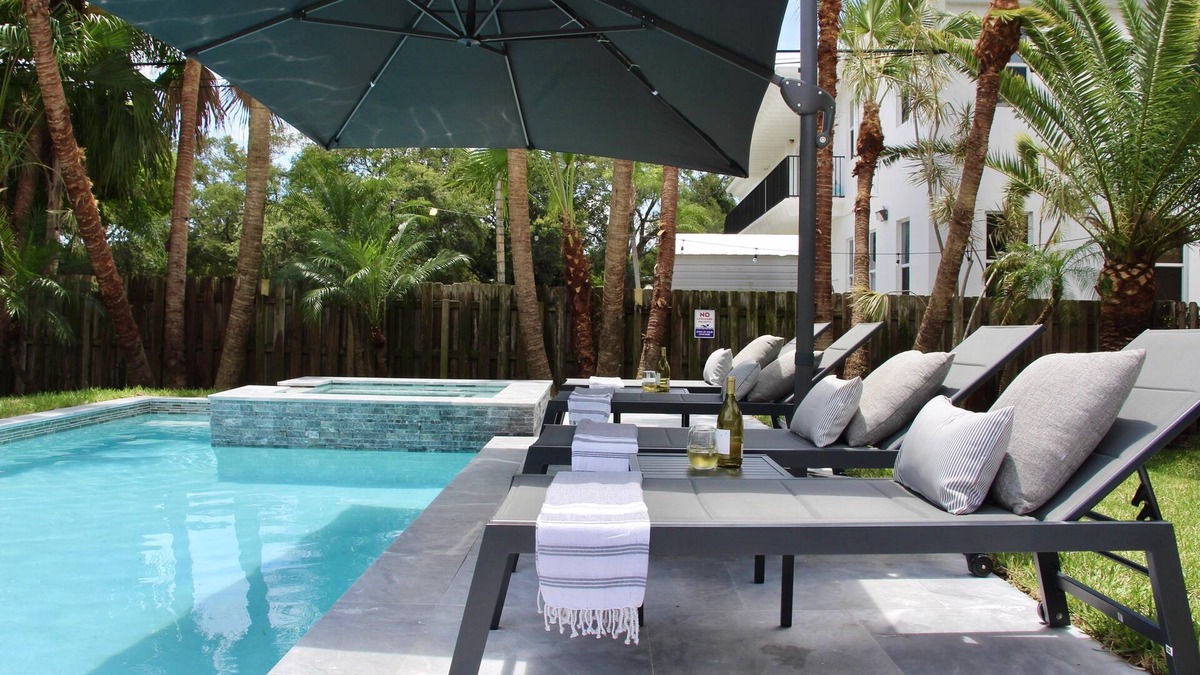 Croissant Park House | Fox Private Resort- Near Downtown & Beach