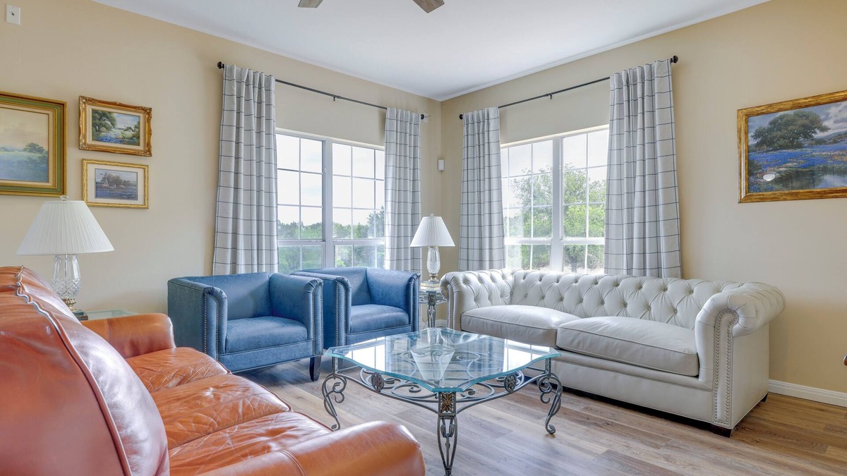 San Marcos House | 'Fox Ridge Farmhouse' - Hill Country Getaway!