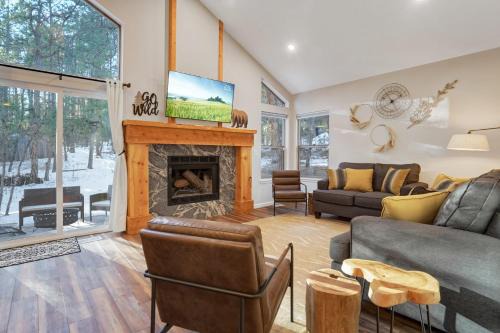 Colorado Springs House | Fox Run Retreat Hot Tub & Fire Pit & BBQ