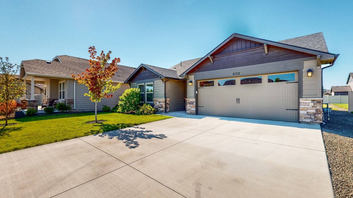 Nampa House | Foxglove Place | House in Nampa with a large yard, hot tub, & firepit