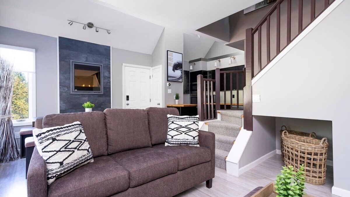 Craigleith Apartment | Foxwood Retreat - Shuttle to Blue, Pool & Hot Tub