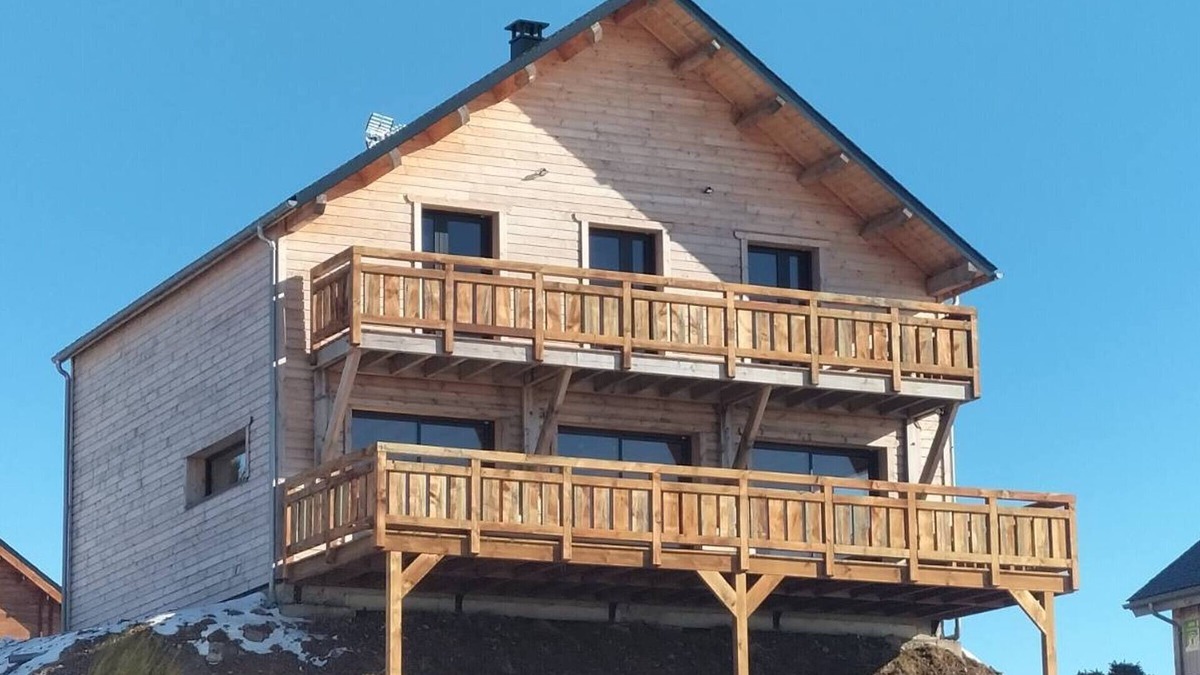 Besse-et-Saint-Anastaise Ski Chalet | Modern family chalet in Super Besse for 14 people