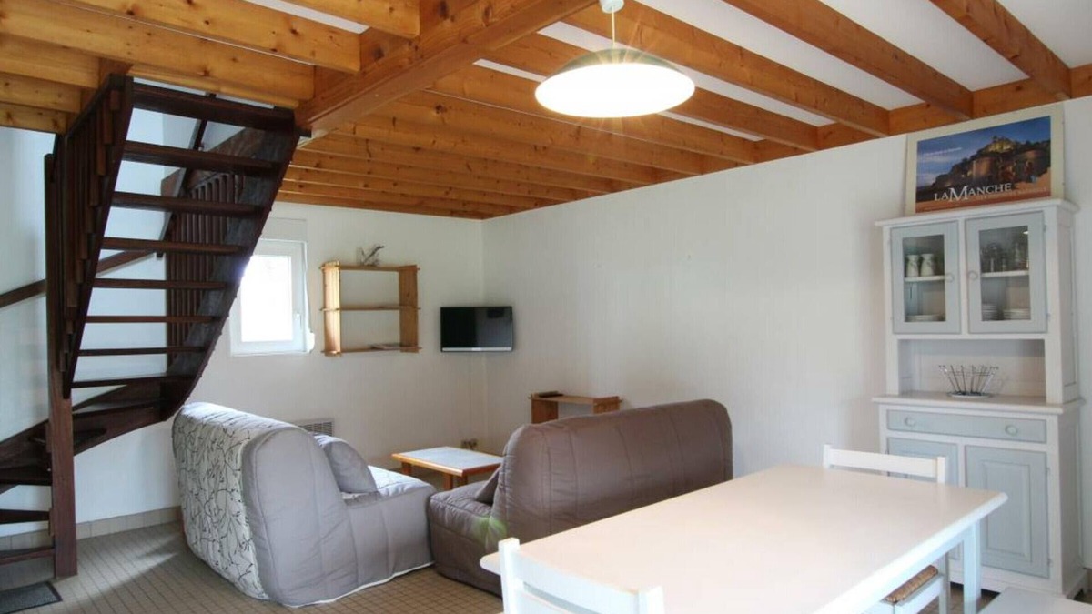 Saint-Martin de Brehal Cottage | Family-Friendly Seaside Home in Bréhal: 2BR, Terrace, Barbecue, Parking, Pets Welcome, Wifi