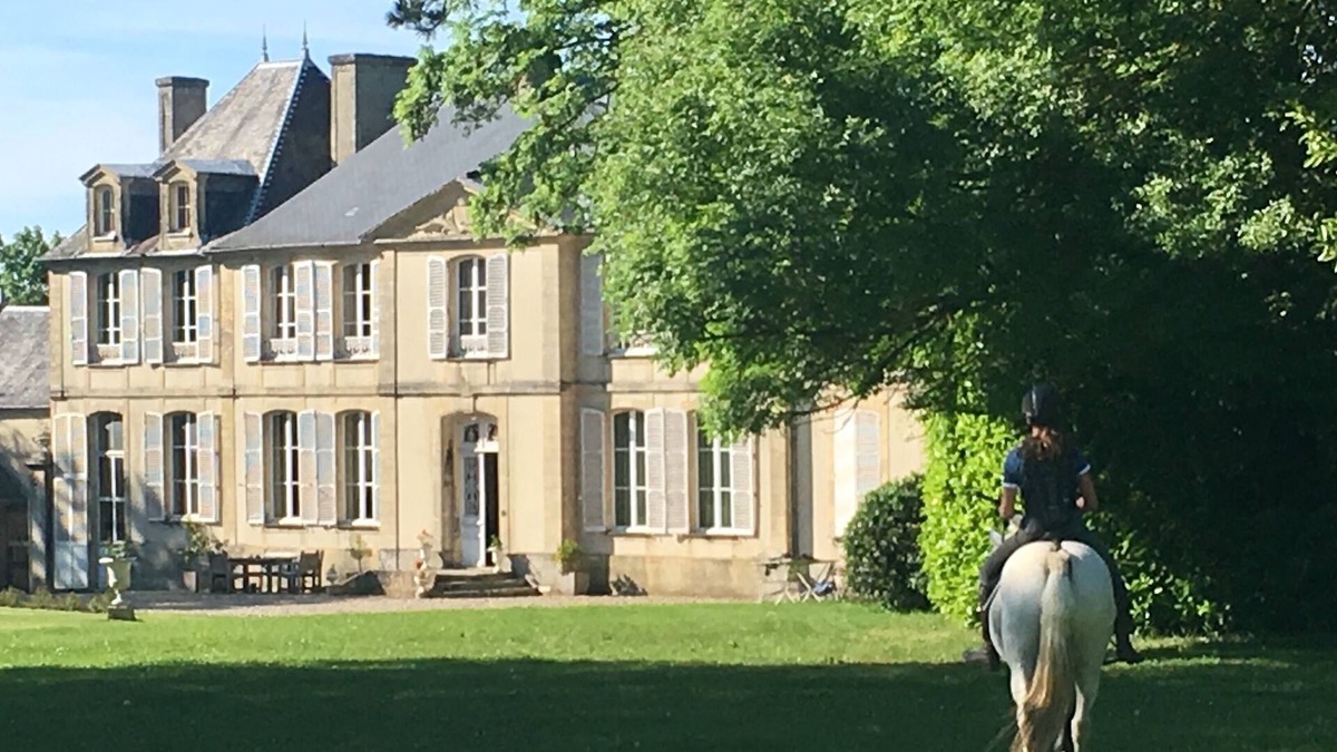 Commes Apartment | Gite/apartment in castle outbuildings