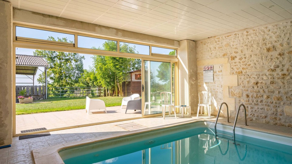 La Gripperie-Saint-Symphorien House | Group Gîte with Indoor Pool, Private Terrace, Private Garden and Wi-Fi