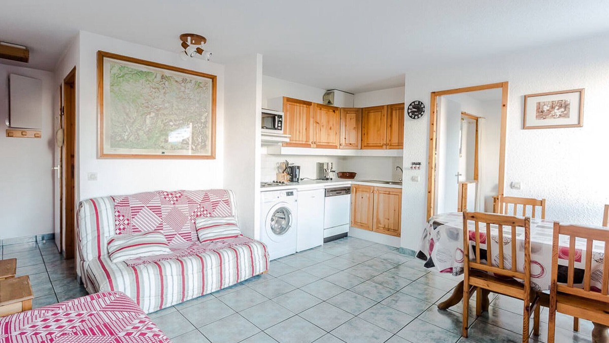 Montchavin Apartment | "Cozy 2BR + Cabin Apt in Montchavin, 1min to Slopes, Balcony, Ski Storage"
