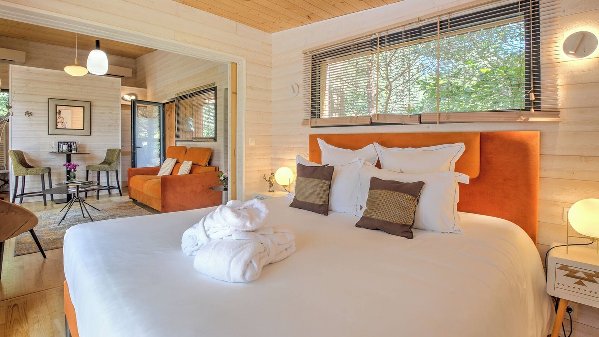 Saint-Felix-de-Reillac-et-Mortemart Cottage | Secret Lodge – Elegance, Comfort, and Well-being in the Heart of the Golf Course