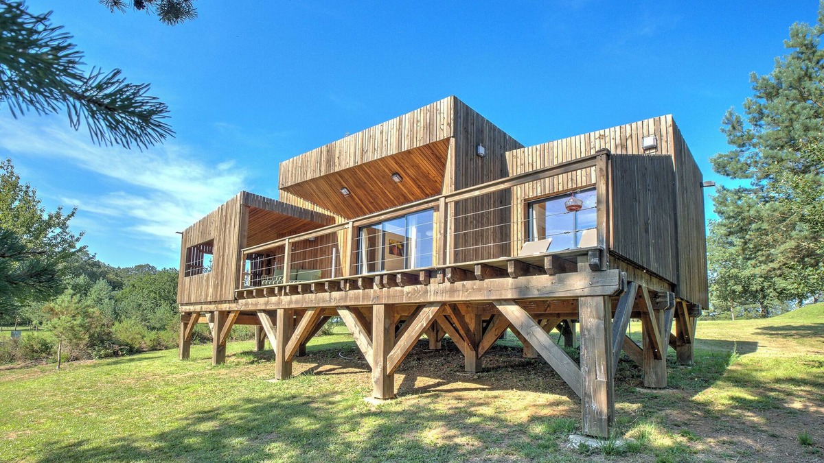 Saint-Felix-de-Reillac-et-Mortemart Cottage | Lodge Bruyère – Cottage with Private Pool, Wi-Fi, Air Conditioning & Golf View