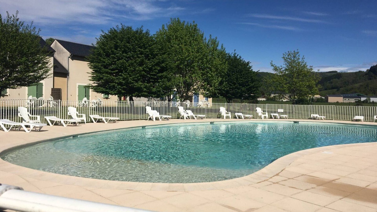 Saint-Geniez-d'Olt Apartment | Cosy apartment for 4 people - swimming pool - superb view
