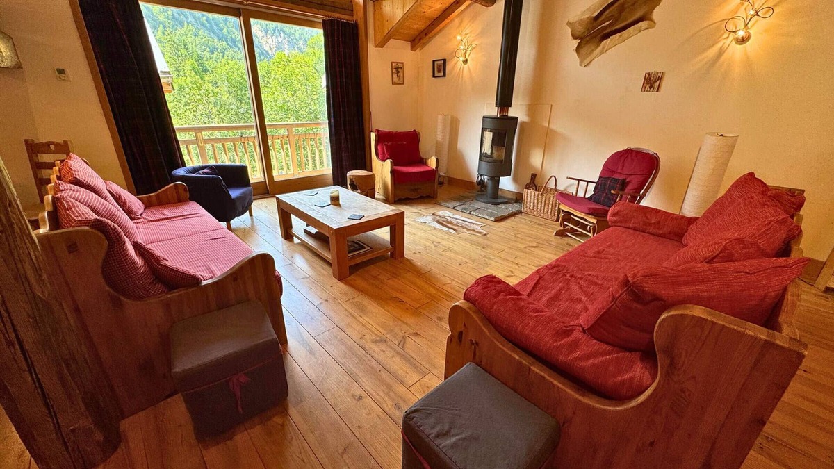 Villarabout Apartment | Comfort Chalet 4 BR, 3 Baths, Near 3 Valleys, Free Wifi