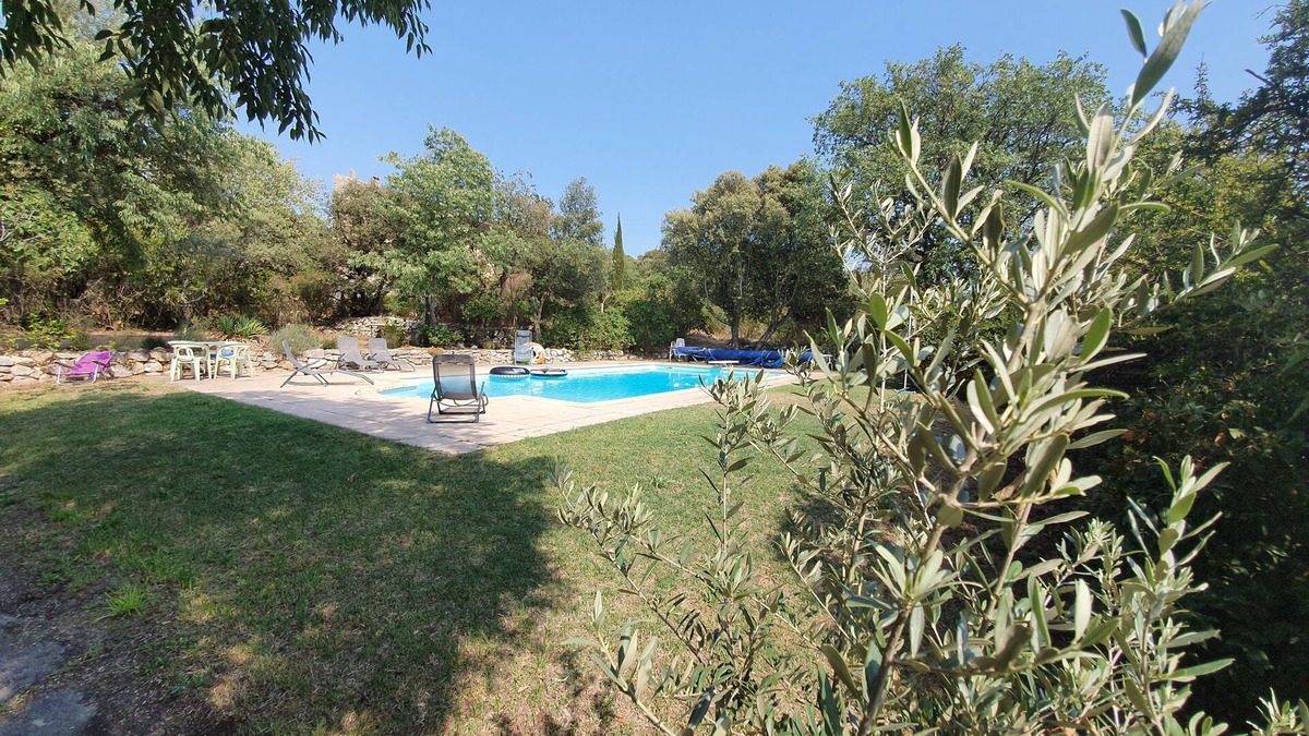 Saint-Maximin-la-Sainte-Baume Villa | Quiet country house with Provence Verte pool