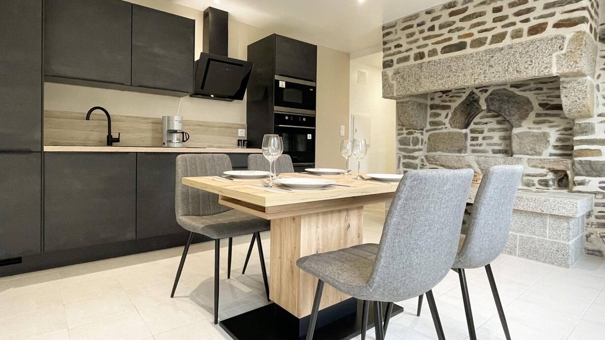 Saint-Quentin-les-Chardonnets Cottage | Charming Modern Cottage for 2 in Normandy, Pets Allowed