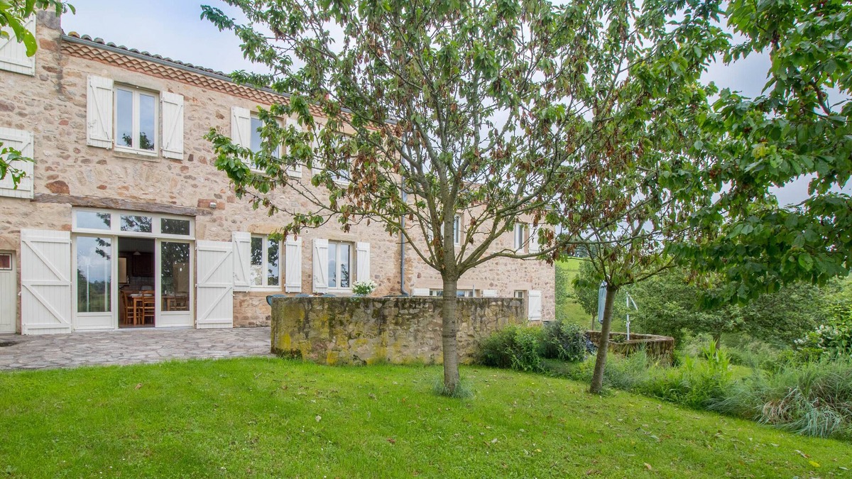 Saint-Quentin-sur-Sauxillanges House | Gîte* HEREST panoramic view of the Monts d'Auvergne