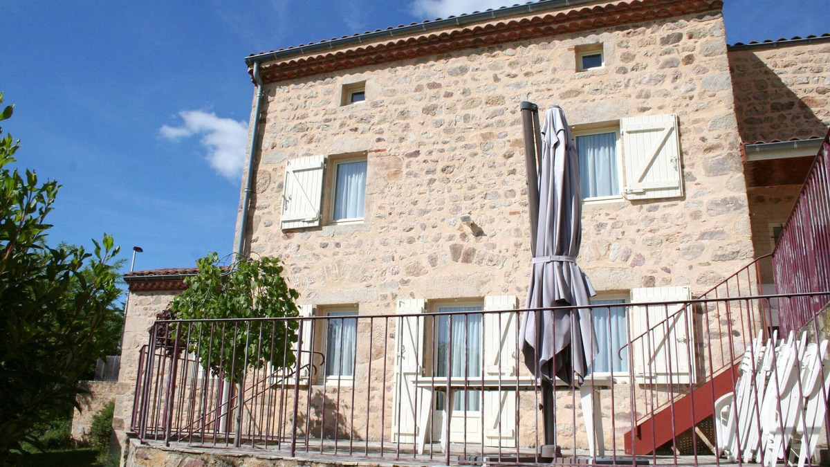 Saint-Quentin-sur-Sauxillanges House | Gîte Naole Ancienne Maison Dhabitation et ses Dépendances Spacieux et Lumineux
