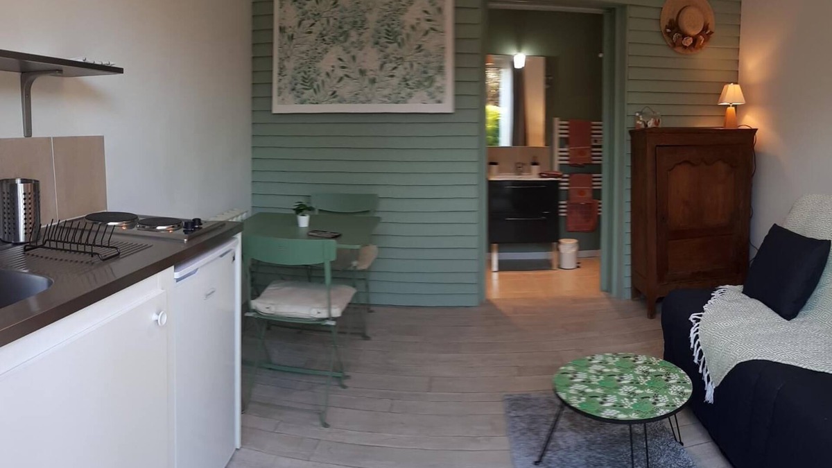 Saint-Sylvestre-de-Cormeilles Bed & Breakfast | Saba, country guest studio with kitchenette