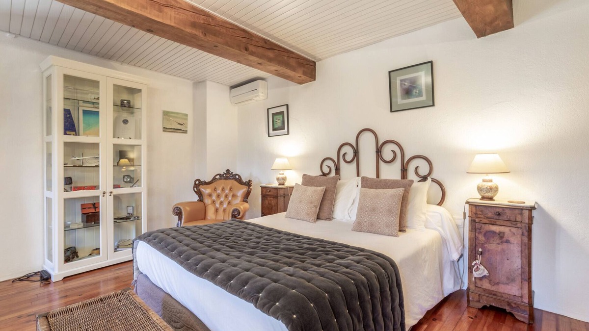 Sainte-Colombe-de-la-Commanderie Bed & Breakfast | Bed and breakfast 'Colombine Chambre Double Deluxe' with Shared Garden, Wi-Fi and Air Conditioning