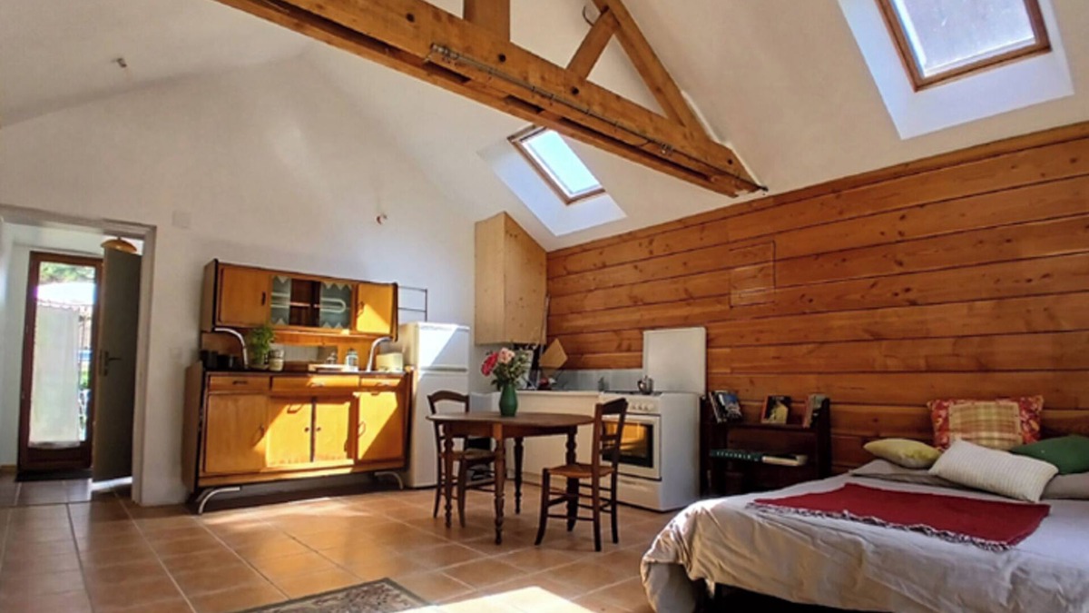Perreuse Apartment | Studio with terrace and garden 15 minutes from Guédelon