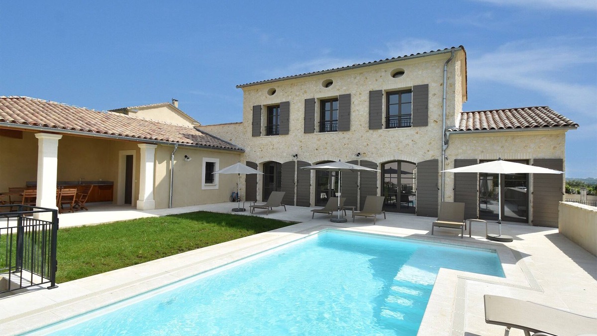 Garrigues-Sainte-Eulalie Villa | Sunny Villa Retreat in Uzès