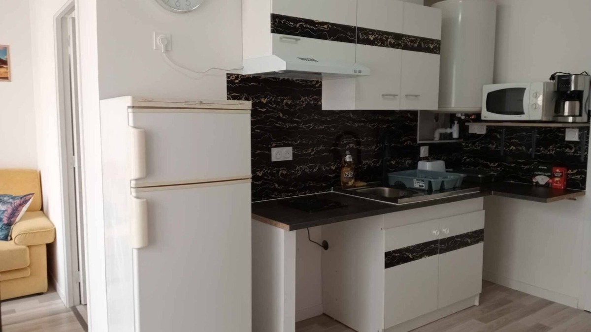 Villedieu-les-Poeles Apartment | Appartement Privatisé Avec Cour