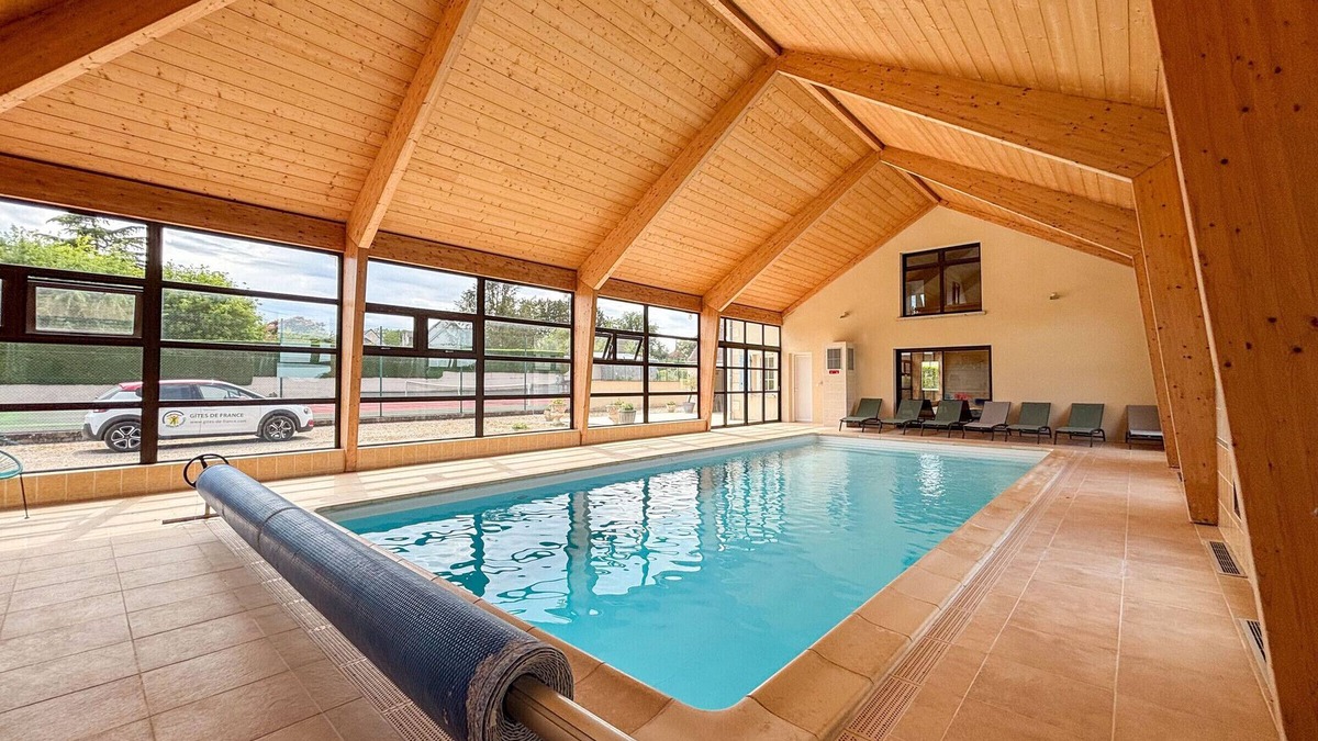 Faverolles Cottage | Charming Villa with Indoor Pool, Private Tennis Court, Near Zoo and Castles
