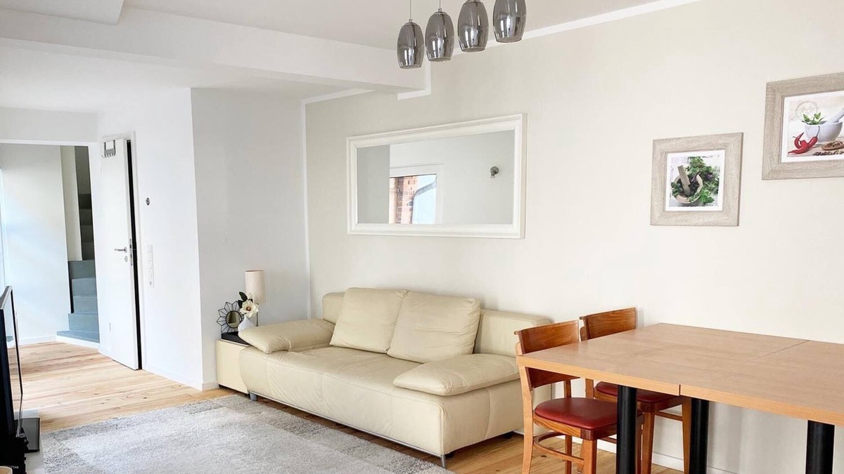 Wachenbuchen Apartment | Fr06 Möbliertes Wohnen in Maintal bei Frankfurt, 80qm, 3 Zimmer, 1. und 2.og, Max. 5 Personen