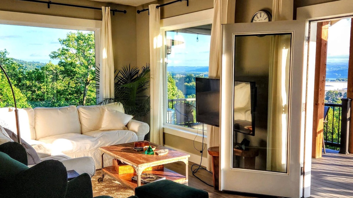 Carrolls Cabin | Framed by Nature: Picture Windows with River Views: Kalama Oaks' Panorama Suite