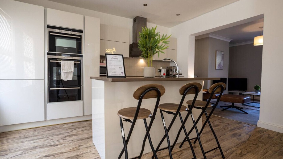 Cheltenham House | Francis Street Central Location Sleep 7 Cheltenham