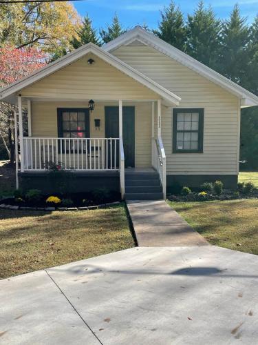Clemson House | Frank Howard 111 Farmhouse