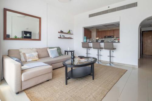 Dubai Sports City Apartment | Frank Porter - Golf Tower 3