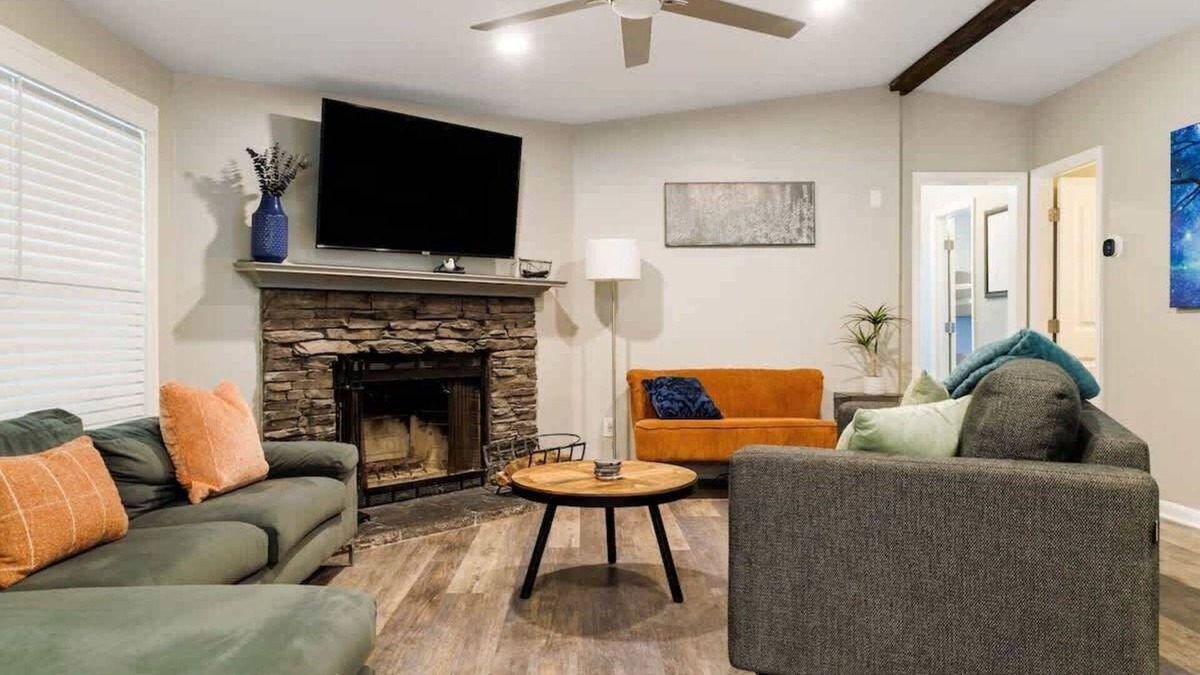 Franklin House | Franklin 4BR Escape, BBQ, Fire Pit, Sleeps 15