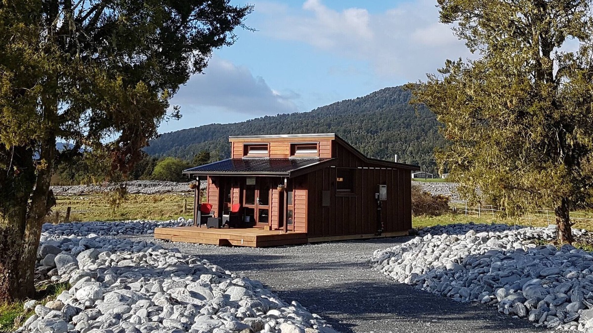 Franz Josef Glacier Apartment | Franz Josef Accommodation - Cosy Cabin in the Paddock