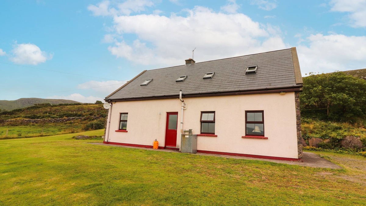 Waterville Cottage | FRAOCH, family friendly, with open fire in Waterville, County Kerry