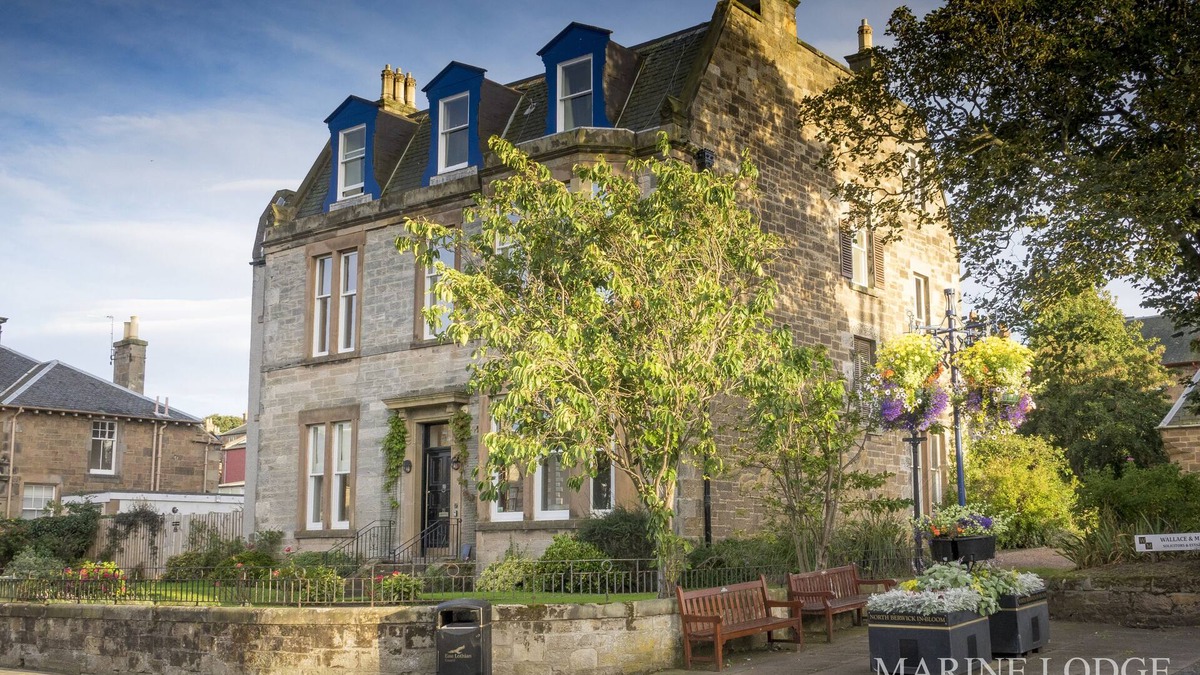 North Berwick Apartment | "Fraser's", Marine Lodge, Big 2 Bed, Ground Floor, Parking, "Fore" Golfers Too !
