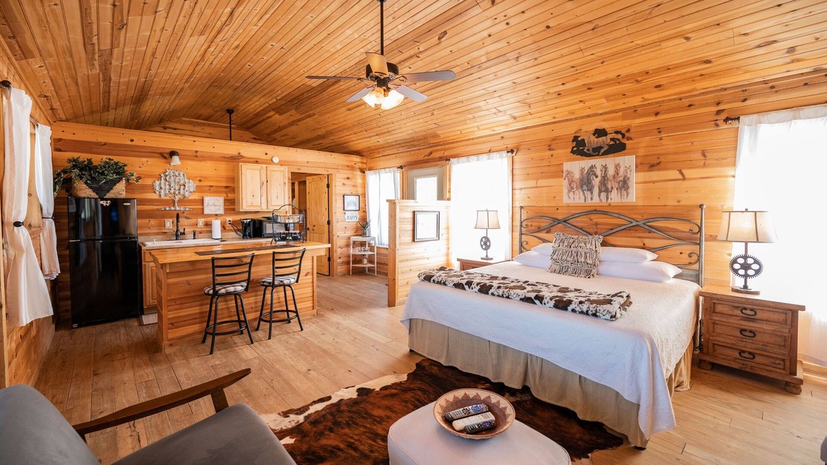 Fredericksburg Cabin | Fredericksburg Texas cabin with your own private Hot Tub and Sauna!