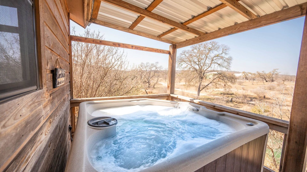 Fredericksburg Cabin | Fredericksburg Texas private cabin with hot tub