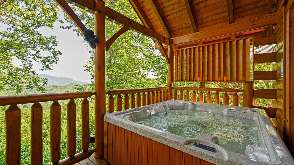 Gatlinburg - Pigeon Forge Cabin | Free Attractions | Dog-friendly, Hot Tub, WIFI, Fireplace, Views, Grill,