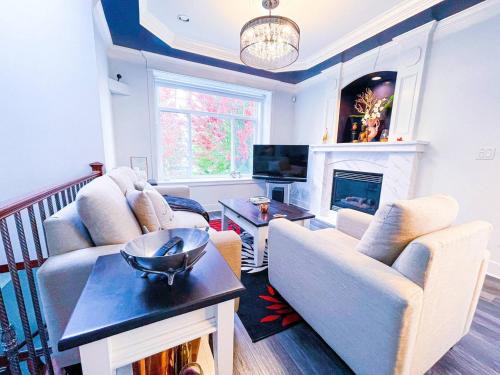 Renfrew-Collingwood House | Free Breakfast 3BR Oasis Minutes From Downtown Metrotown