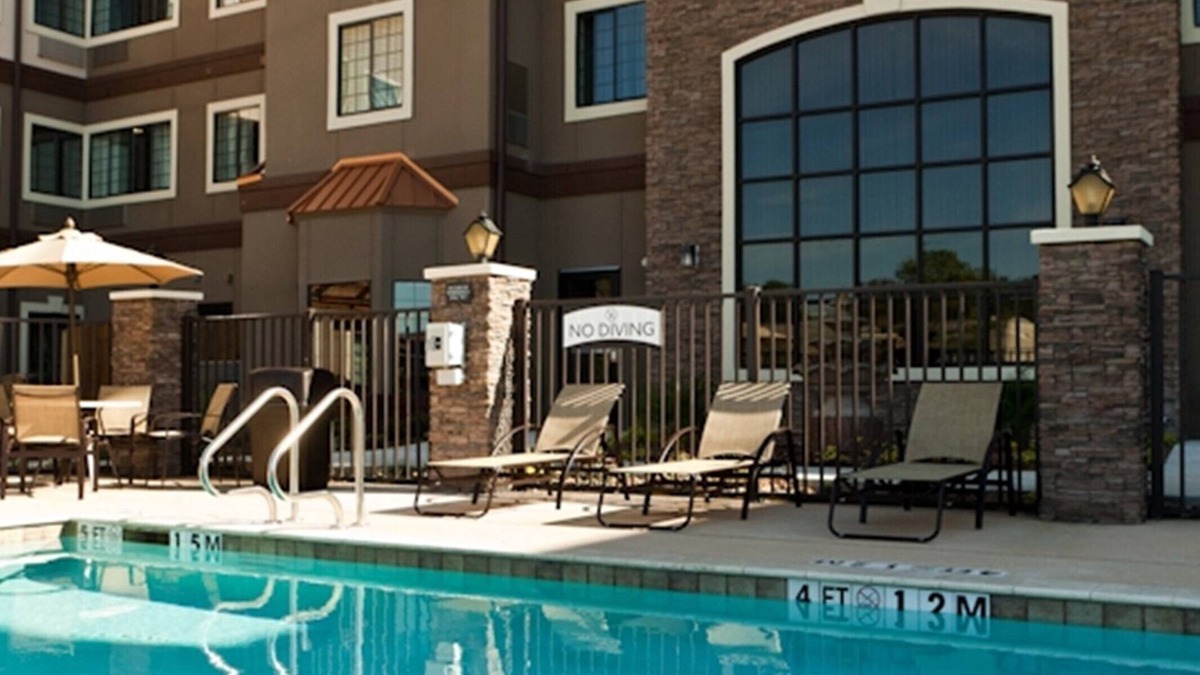 Aldine Condo | Free Breakfast Buffet + Outdoor Pool | Comfy Suite