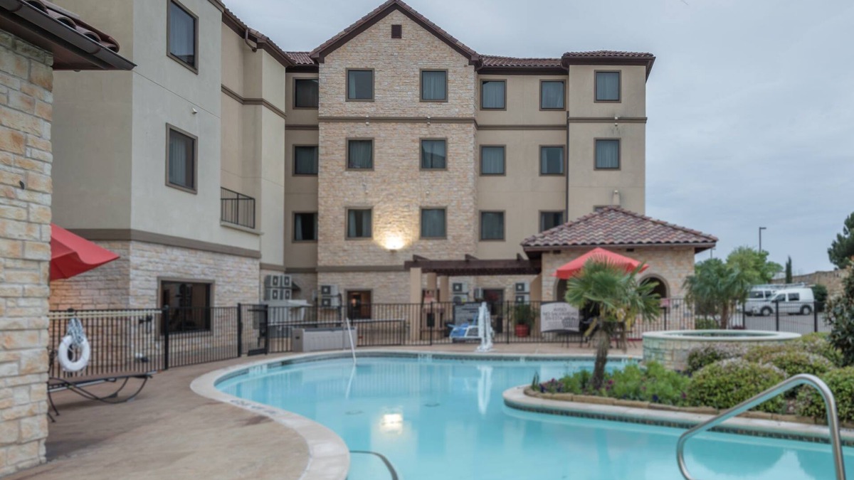 Irving Condo | Free Breakfast + Fitness Center Access | Close to the DFW Airport!
