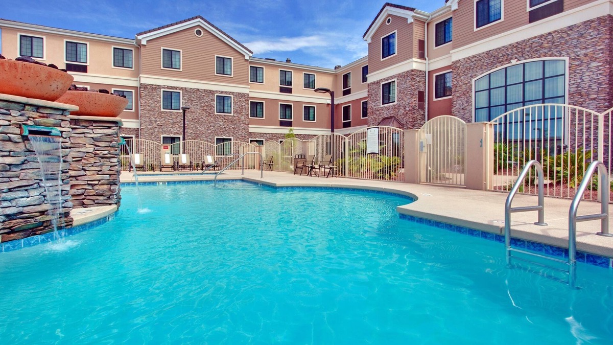Tucson Condo | Free Breakfast + Free Wi-Fi + Outdoor Pool | Close to Tucson Airport