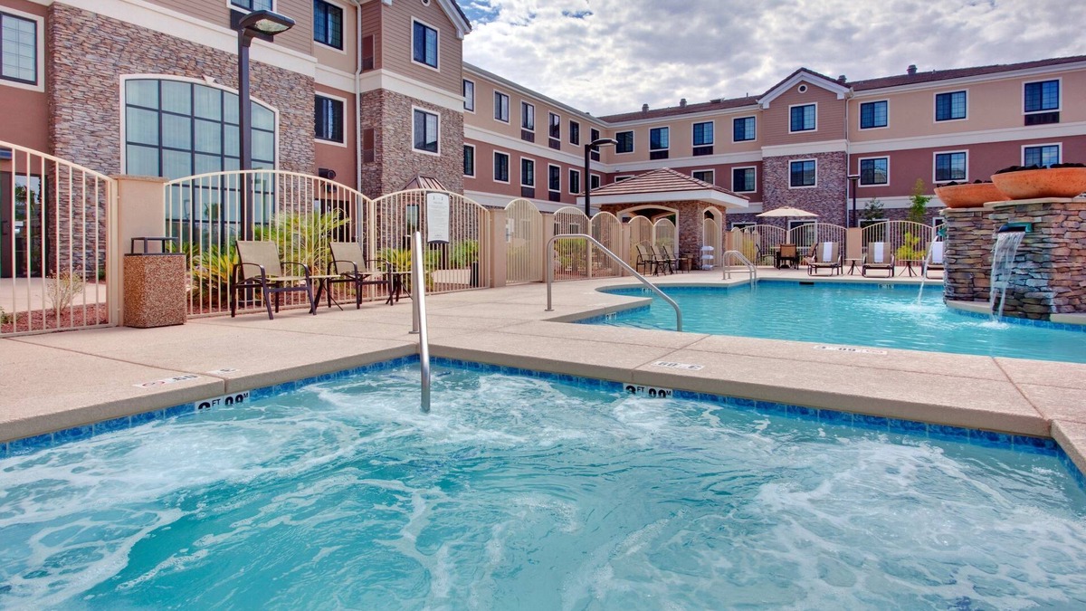 Tucson Apartment | Free Breakfast + Free Wi-Fi + Outdoor Pool | Studio Near Tucson Airport