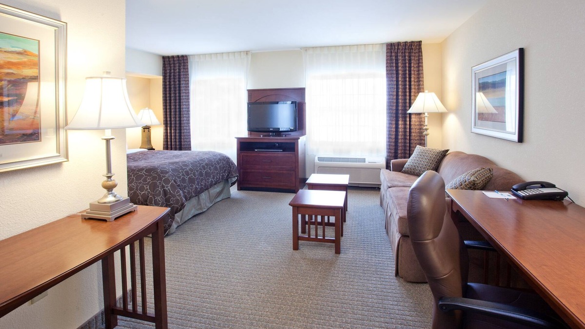 Great Falls Apartment | Free Breakfast. Indoor Pool & Hot Tub. Located on Missouri River.