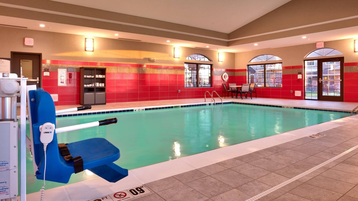 Cheyenne Condo | Free Breakfast. Indoor Pool & Hot Tub. Full Kitchen!