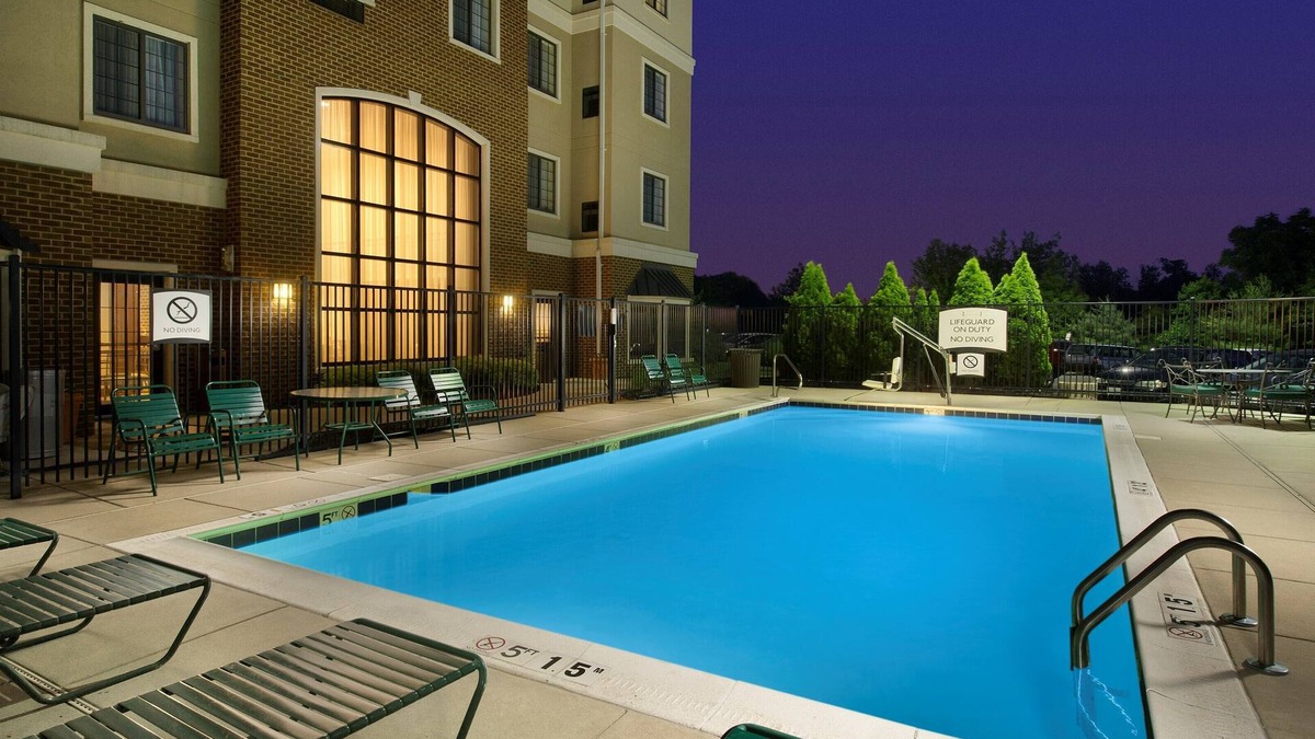 Linthicum Heights Condo | Free Breakfast. Outdoor Pool. Near BWI Airport. | Staybridge King Suite